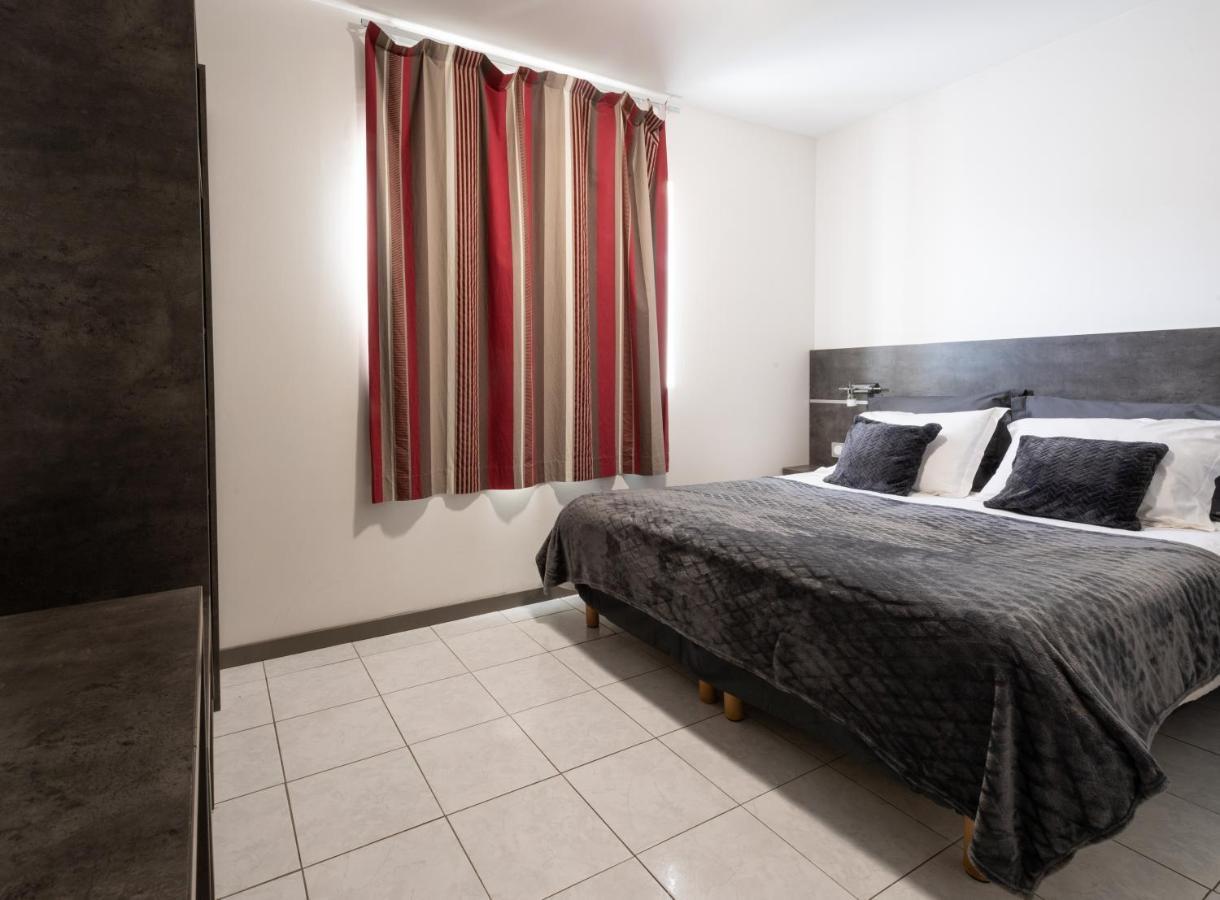 Surgères Hotel De La Gare מראה חיצוני תמונה